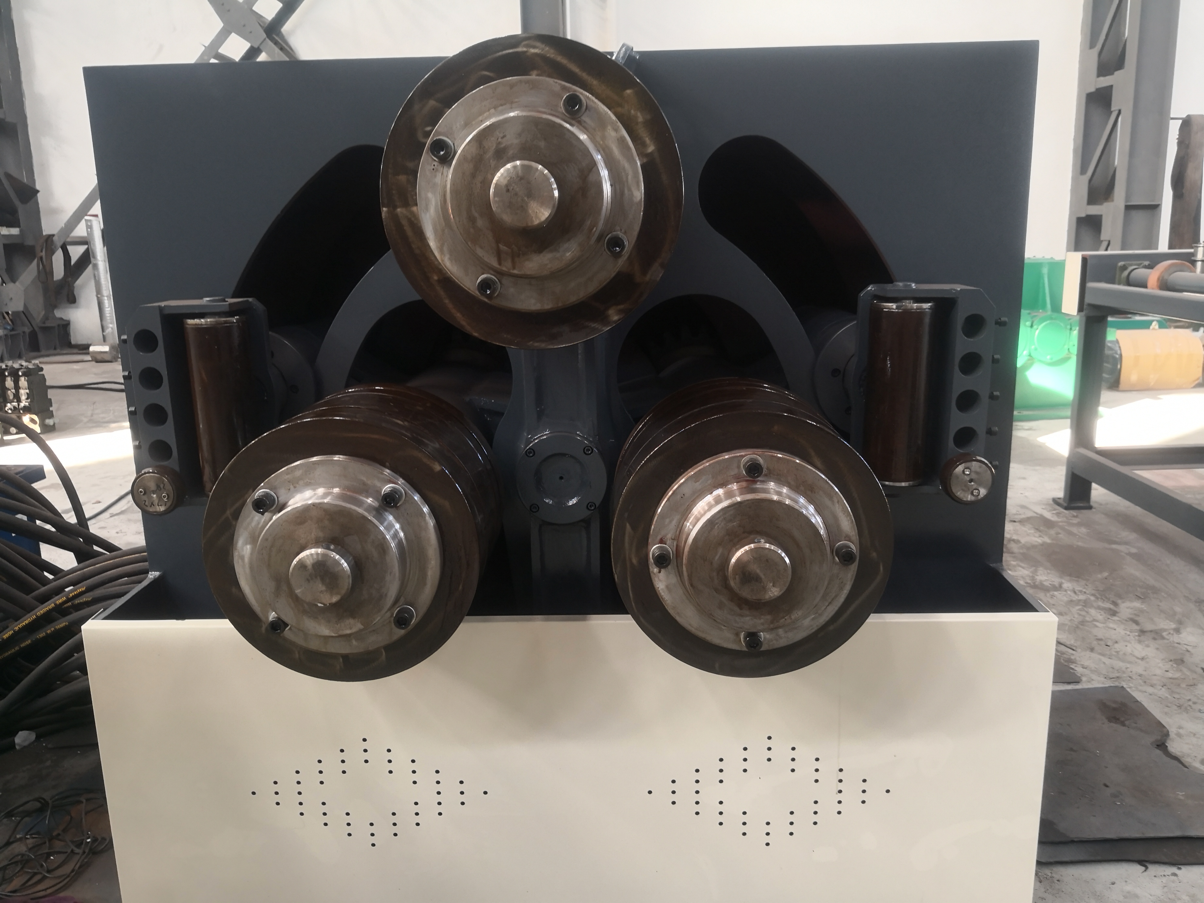 Rouleuse manuelle de profilés tubulaires W24 de haute précision
